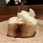 蒼 - 自家製発酵バターが雑味がなく凄くマイルド、パンも焼きたてですし、堪りません至福のひと時なのです♪