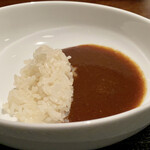 蒼 - カレーライス
      贅沢にお肉のエキスをたっぷりと使ったカレー、私は躊躇うことなくたくさんいただきました♪
