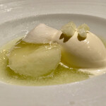 蒼 - 影山さんのマスクメロンのスープ ジャージーミルクのアイスクリーム
      夏らしいマスクメロンのスープのデザートに、希少なジャージーミルクのアイスクリーム、もう何も申しません！
      デザートは別腹です！