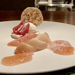 蒼 - 加納岩白桃のピーチメルバ
      桃でございます♪
      桃のブランマンジェ、上にはバニラクリームとフランボワーズ、コンポートにした桃、ソースも桃！
      桃尽くしなのです♪
      滴る果汁を存分に味わいました♬