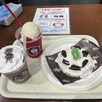 Tsuri Birejji Kafe - ケーキとドリンク。再現度はまあまあです。