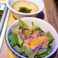神楽坂焼肉 Kintan - お代わり自由のサラダとスープ