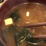 Shunsai Yoshiya - ワカメと豆腐の赤だし