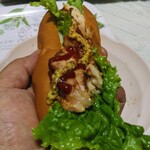 メッツゲライ テラ - ８月１４日は、グリルチキンの残りを、またホットドックで、これは夕飯です　