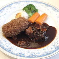 レストラン香味屋 - メンチカツとビーフシチューの盛り合わせ