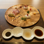 メインダイニング 六つ喜 - 駿河湾と相模湾の旬魚 本山葵　あしらい一式 煎り酒　造り醤油　黒胡麻醤油