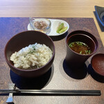 メインダイニング 六つ喜 - 蓮根ごはん 梅鯛そぼろ　香の物　赤だし