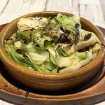 Grilled cabbage with salted kelp garlic sauce