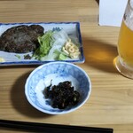 居酒屋 丸 - 注文の品-1、お通しといわしなめろう焼き