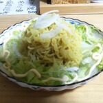 居酒屋 丸 - 注文の品-3、ラーメンさらだ、左隅に（そもそもの写真を撮り忘れて申し訳ありませんが…）合わせて注文した〆サバも