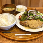 ROKU - ・豚ロースのステーキ 1,200円/税込