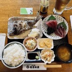 丸冨水産 - 【2021年8月23日】『焼魚＋刺身定食』1000円(税込)。