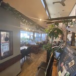 イタリア食堂 テラマーテル - 天井も高く換気も充実メインホール