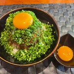 おとなのヒッコリー - 【平日ランチ】
      ジャーマンハンバーグ丼1280円
      ✿1-5倍サイズ  ➕380円【税別価格】♪
      ✿白米-ライス（白米or十六穀米）大盛り無料
      生たまごが2つ付きます٩(๑❛ᴗ❛๑)۶♥