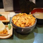 鮨國 - 元祖こぼれウニ丼