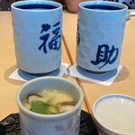 鮨処 銀座福助 - 冷たくて美味しいお茶と茶碗蒸し