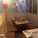 ゆかり - ビニールシートで感染対策実施中