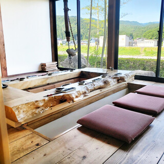 [Private room available] Comfortable sunken kotatsu seats overlooking the garden
