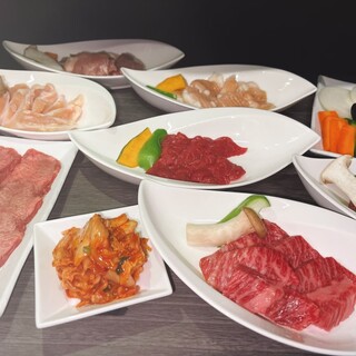一品料理も豊富にご用意◎お食事に欠かせないドリンクも充実！