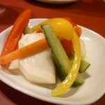 オステリアエンメ - おつまみより　いろいろお野菜のピクルス