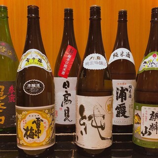 新潟県産の日本酒にこだわった品揃え。お好みでお楽しみください