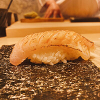 すし寿 - 炙りノドグロのにぎりを手巻きで
