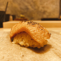 すし寿 - マグロの大トロ漬けの炙り