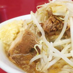 ラーメン二郎 - 豚の厚み