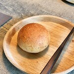 レヴォ - 全粒粉のパン。