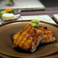 日本料理 TOBIUME - ◆瑞穗　天然・・・ナント大きな「天然鰻」さまが。ボリュームタップリで、いつもながらキップのいいこと。