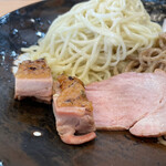 飯田商店 - 黒豚モモ肉にジューシーな黒王