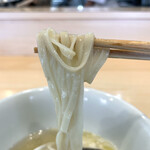 飯田商店 - 出汁割りに入っている平打ち麺