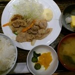 くろしお - 日替り定食500円(この日は生姜焼き)