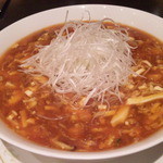 広東料理「桃李」 - 酸味と辛味があるとても美味しい酸辣湯麺