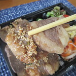 ヤキニク園 - カルビはかなり硬め…。