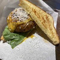 鉄板焼きgrow 上野店 - 黒毛和牛のデニッシュバーガー