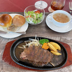 Resutoran Akuenjeru - 8月の限定ランチ！これにデザートとドリンクが付いて1100円！