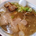 オーモリラーメン - 端っこチャーシュー出てきました