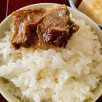 オーモリラーメン - 端っこチャーシューをオンザライス