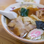 宝来家 - "餛飩麪（こんとんつゆ楚者゛）"、滷肉（にぶた）