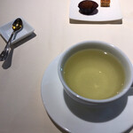 フランス料理 ル・クール - 大網白里産の蜂蜜を添えたカモミール&プティフール