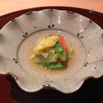 おみ乃 - 夏野菜のおひたし（ヤングコーン + スナップエンドウ + アスパラガス + 蓮根 + フルーツトマト + 蓮芋 + 焼き茄子）