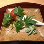 おみ乃 - 枝豆を詰めて揚げた手羽先 + いんげんの胡麻和え