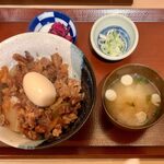 Waon - 牛すじ煮込みのぶっかけ丼定食 ¥700