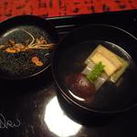 近又 - 椀物　細魚あられ揚げ、蓬豆腐、木の芽３