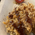 猫丸食堂 - ★猫丸メンチカツにとんかつソースをかけて