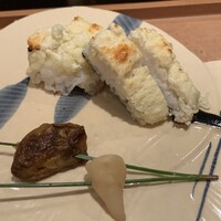 研覃 ほりべ - 塩辛にした鱧の子をのせて鱧を焼きます