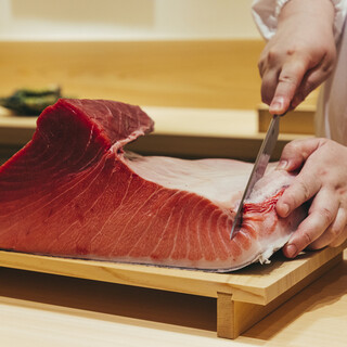 こだわりのマグロは「やま幸」から仕入れ