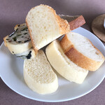 cafe de MOU - シェフのおすすめプレートのパン（パンはおかわりできます）