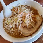 Gotoku Ramen - 熟みそうまら～めん873円(税込)
                        赤味噌をしっかりと感じられるスープは美味しいけど、一工夫あると違うのかな。
                        ボソっとした中太縮れ麺を変えただけでかなり変わるかも。チャーシュー美味しかったです♪